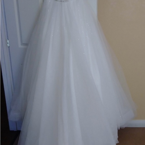 Brand new Alfred Angelo wedding gown - Picture 12 of 13